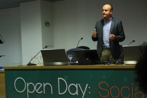Xavier Marcé dando la charla de Community Manager en el #SmmUSOpenDay